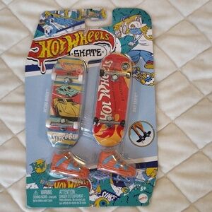 Hot Wheels Mini Skateboard Party Set - Red and Blue
